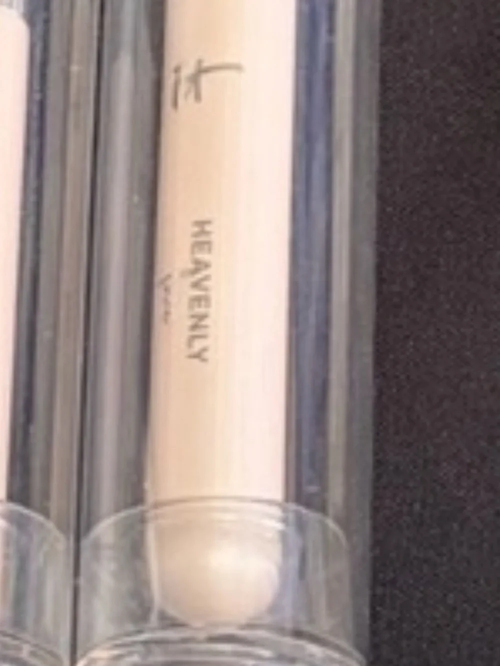 it cosmetics Heavenly Luxe Powder Brush in Light Pink & Silver